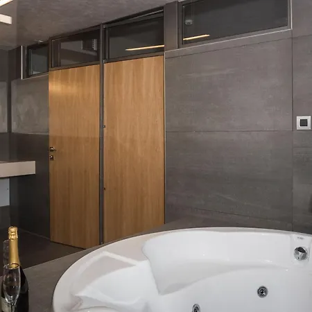 Aparthotel Icarus 3*