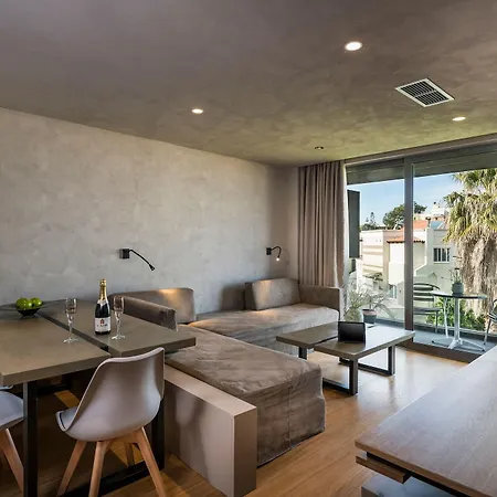 Icarus Hotel apartamentowy 3*