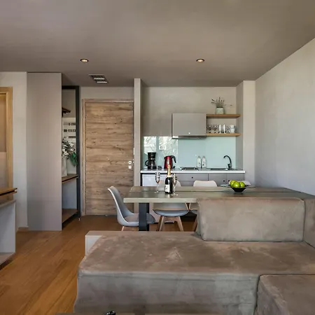 Icarus Aparthotel 3*