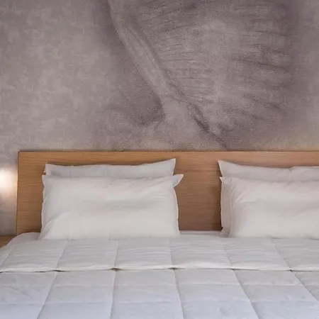Icarus Aparthotel 3*