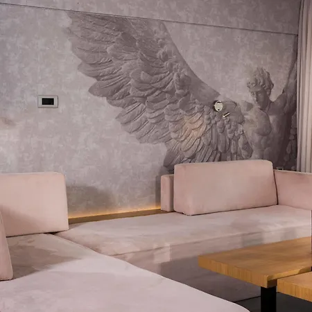 Icarus Aparthotel