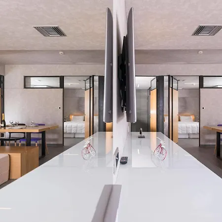 Icarus Aparthotel